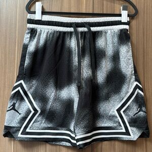 Men’s Jordan Basketball Shorts Size Large
